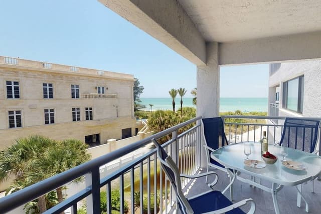 Condo (Siesta Sands Beach Resort 4th Floor w)