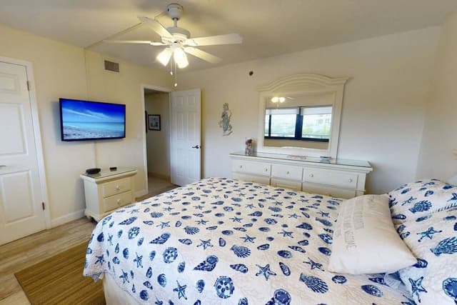 Condo (Siesta Sands Beach Resort 4th Floor w)