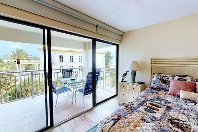 Condo (Siesta Sands Beach Resort 4th Floor w)