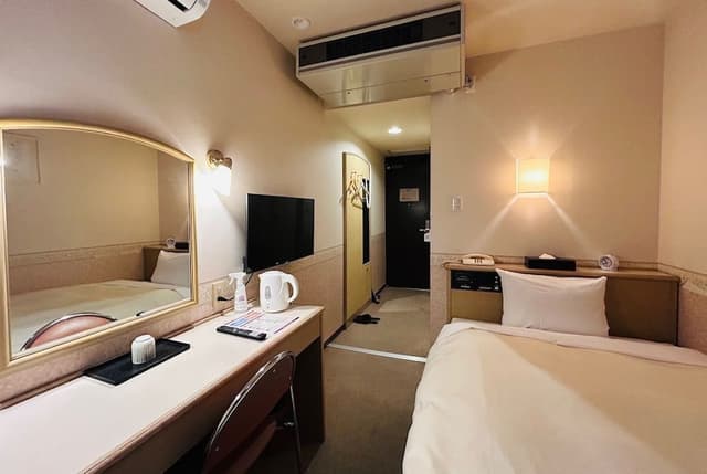 Single Room, Smoking
