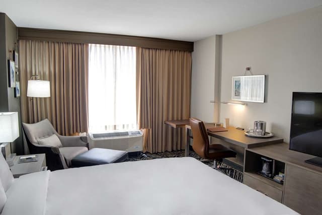1 KING BED HEARING ACCESSIBLE