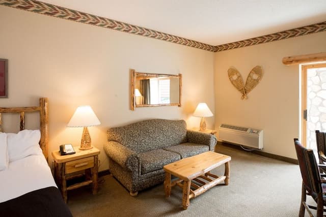 Double Queen Suite Accessible Tub - Water Park Included