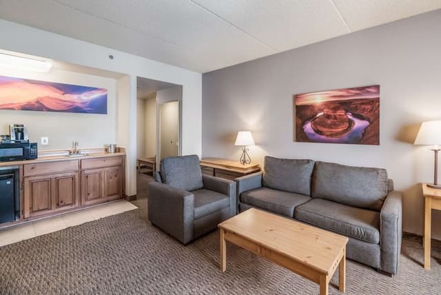 Suite, 1 King Bed, Accessible, Kitchenette