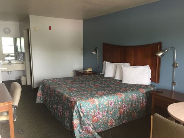 Standard Room, 1 King Bed, Non Smoking