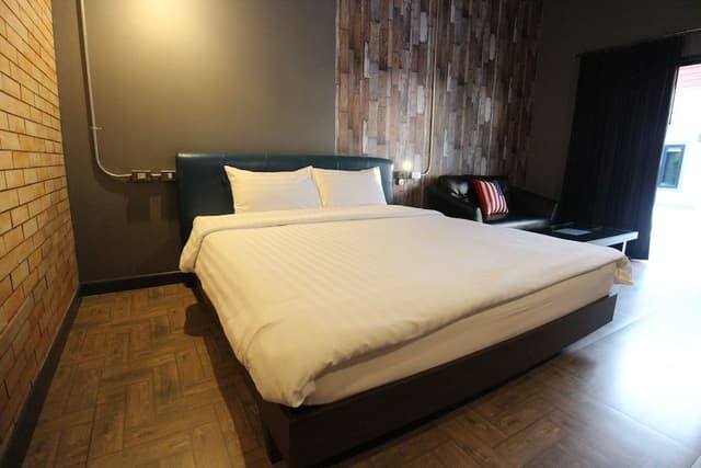 Signature Double Room, 1 King Bed (Vintage Style)