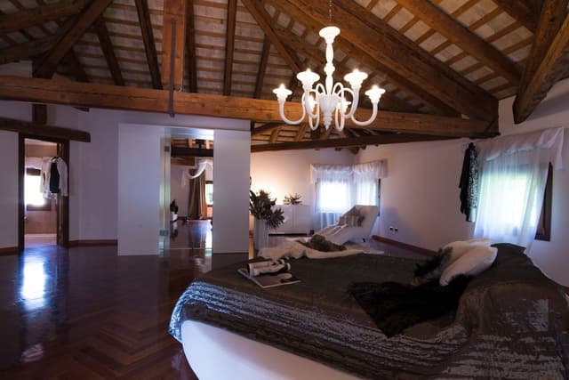 Suite, Jetted Tub