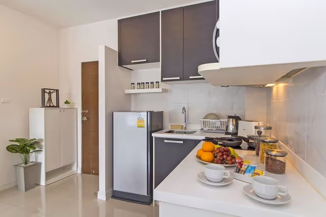 Deluxe Studio Suite, Kitchen, Garden View