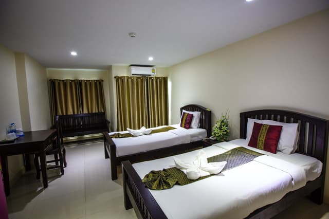 Standard - (2 Single Beds)