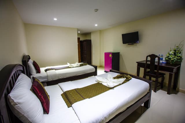 Standard - (2 Single Beds)