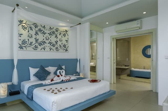 Grand Seaview Pool Suite Top Floor