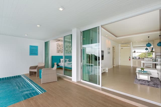 Grand Seaview Pool Suite