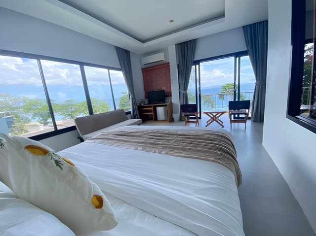 Deluxe Room with Sea View