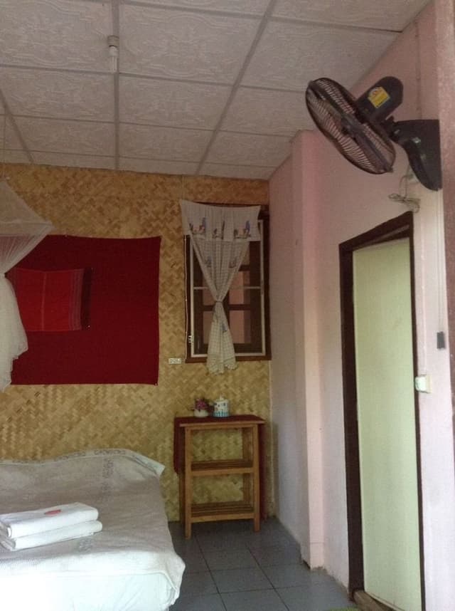Standard Fan Room