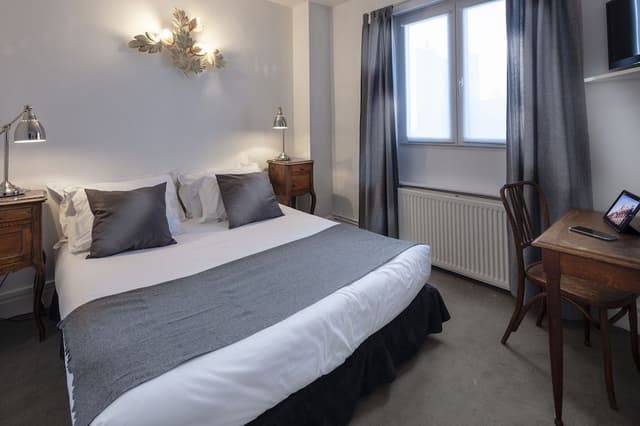 Double Room, Bathtub