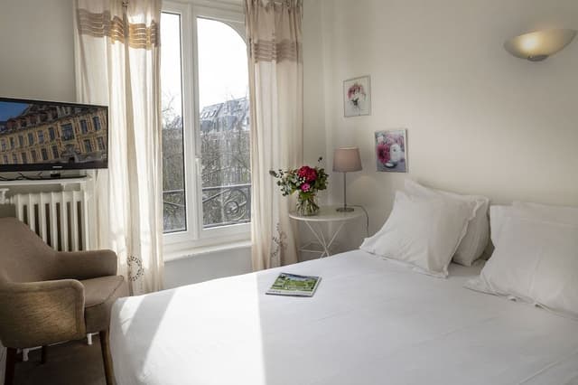 Double Room, Bathtub