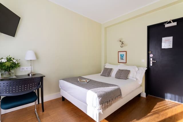 Double Room, Bathtub