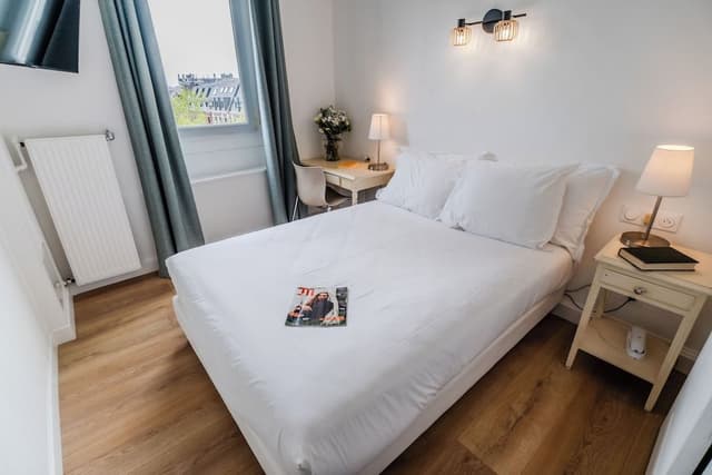 Double Room, Bathtub