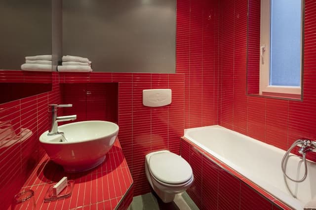 Double Room, Bathtub