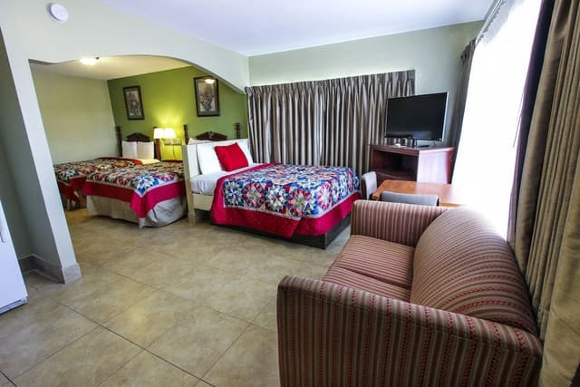 Junior Suite, Multiple Beds, Kitchen, Garden View