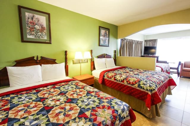 Junior Suite, Multiple Beds, Kitchen, Garden View