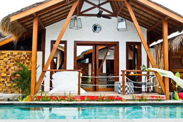 Deluxe Queen Suite Villa