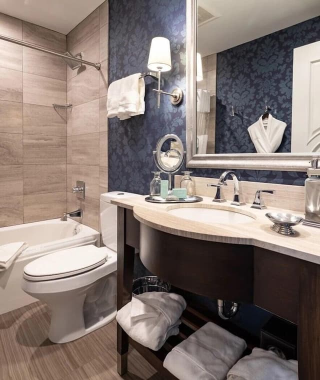 Deluxe Room, 1 Queen Bed, Bathtub