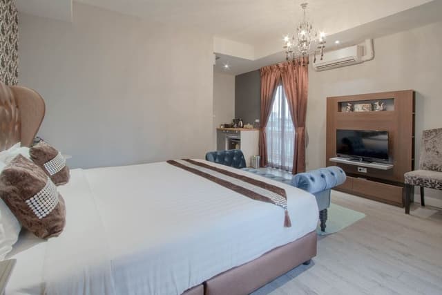 Premium Queen Room