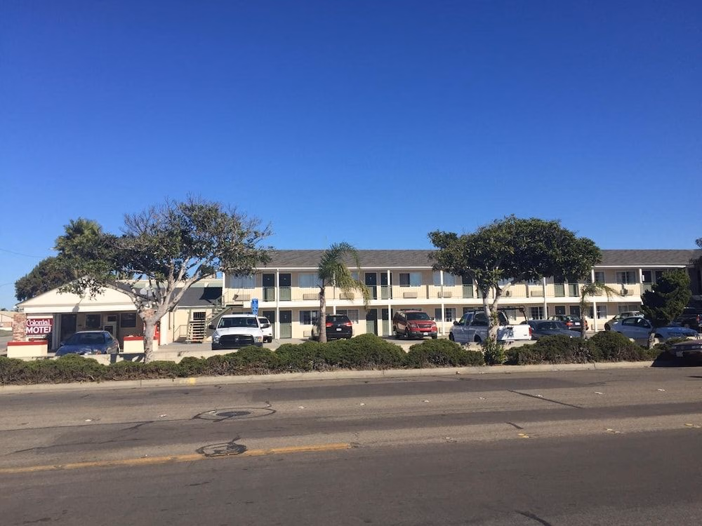Colonial Motel1