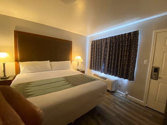 Standard Room, 1 King Bed