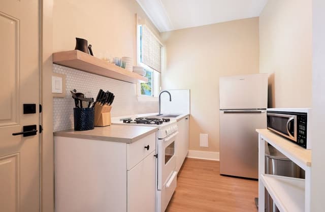 Deluxe Studio Suite, Kitchenette