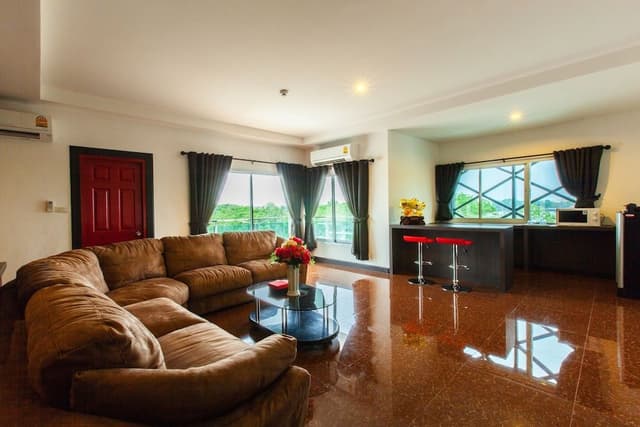 Lake View Suite