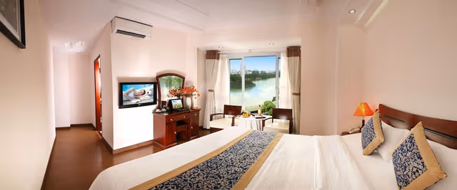Suite, Lake View
