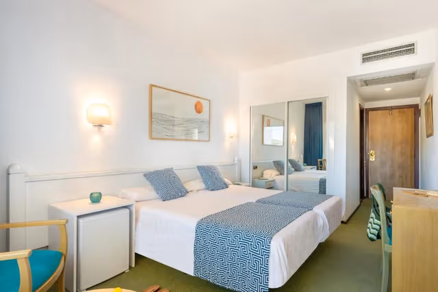 Twin Room with Side Sea View (1)