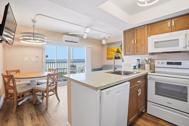 Deluxe Condo, Ocean View