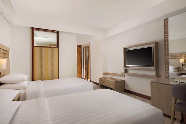 Room, 2 Twin Beds, Balcony (Pool View)