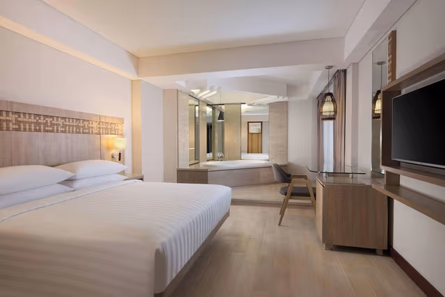 Junior Suite, 1 Bedroom, Pool View (Corner)