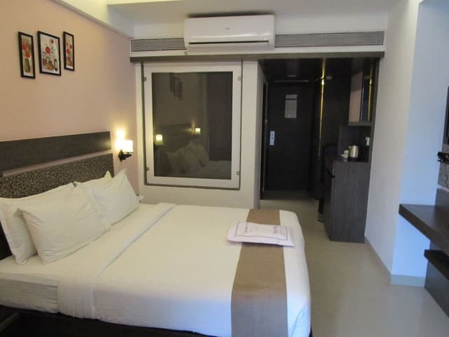 Executive Room, 1 Double or 2 Twin Beds