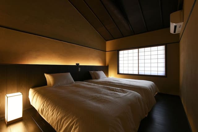Whole Rent Town House, 2 Single Beds and 3 Japanese Futons