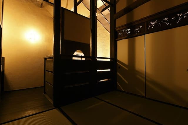 Whole Rent Town House, 2 Single Beds and 3 Japanese Futons