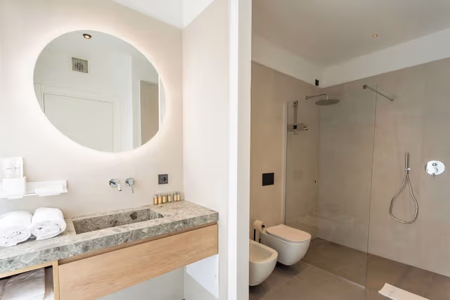 Deluxe Suite, Lake View