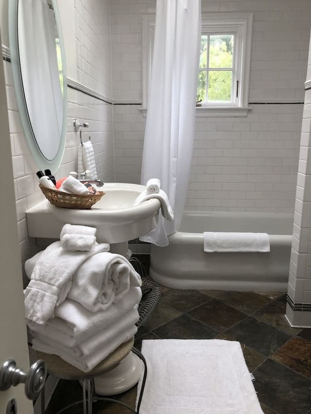 Harbor Side Garden Suite, King Bed, Fireplace, Private Bath, Bikes Included