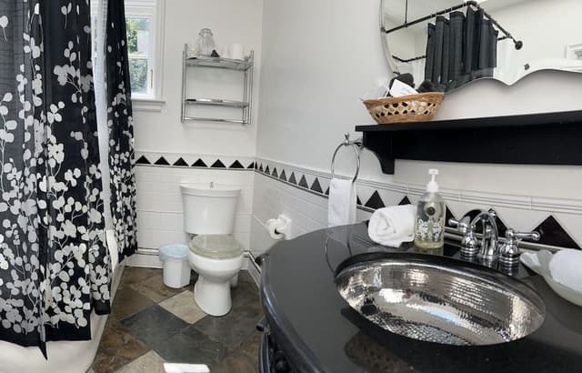 Black Room, Deluxe King Suite, Garden View, Private Bath, Bikes Included