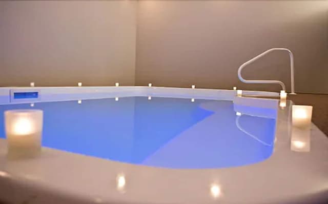Royal Pool Suite