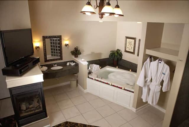 Presidential Pool Suite