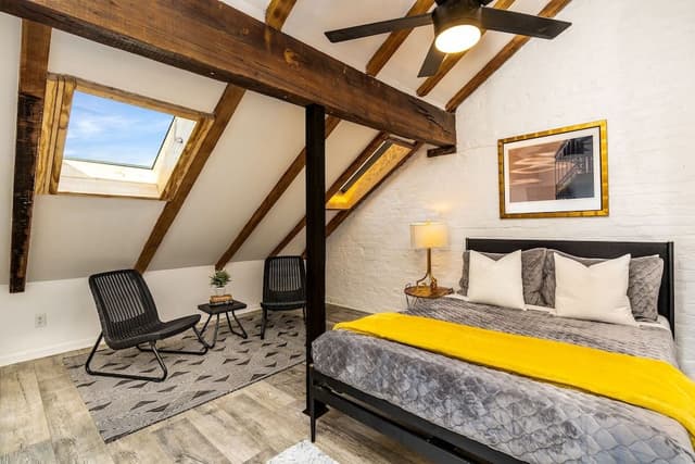 Toulose #15 - Penthouse Two Bedroom Apartment