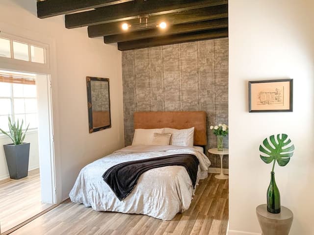 LaSalle #10 - Economy Studio Apartment, Courtyard Views