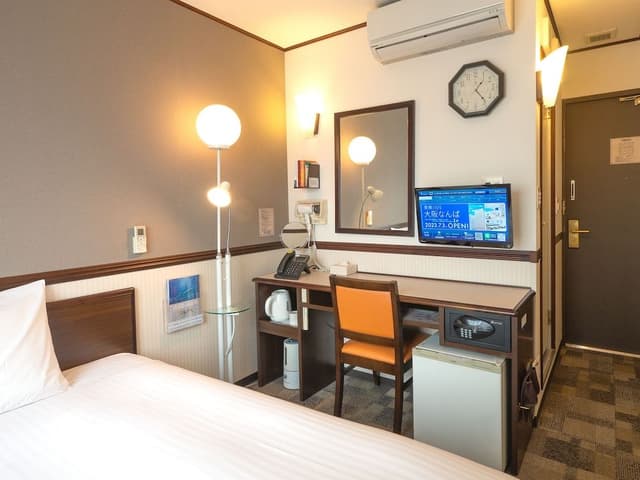 Standard Single Room, Smoking