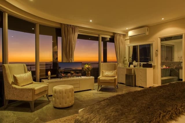 Panoramic Ocean View Suite