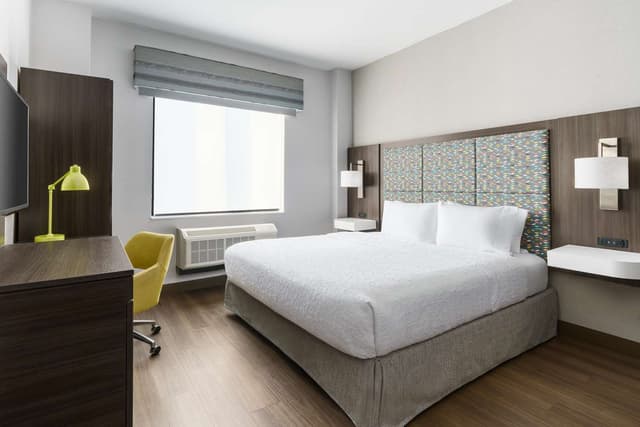 1 KING BED NONSMOKING
