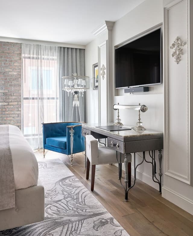 City Room, 1 King Bed, City View